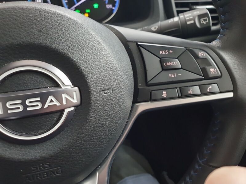 More views of Nissan Leaf