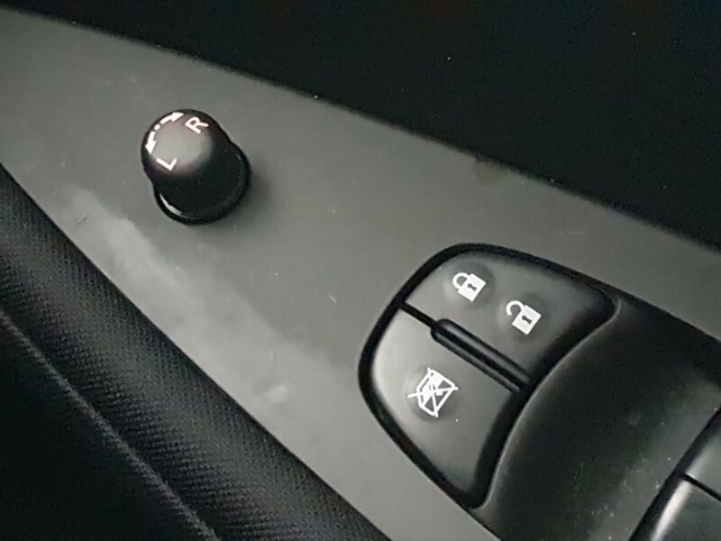 More views of Nissan Leaf