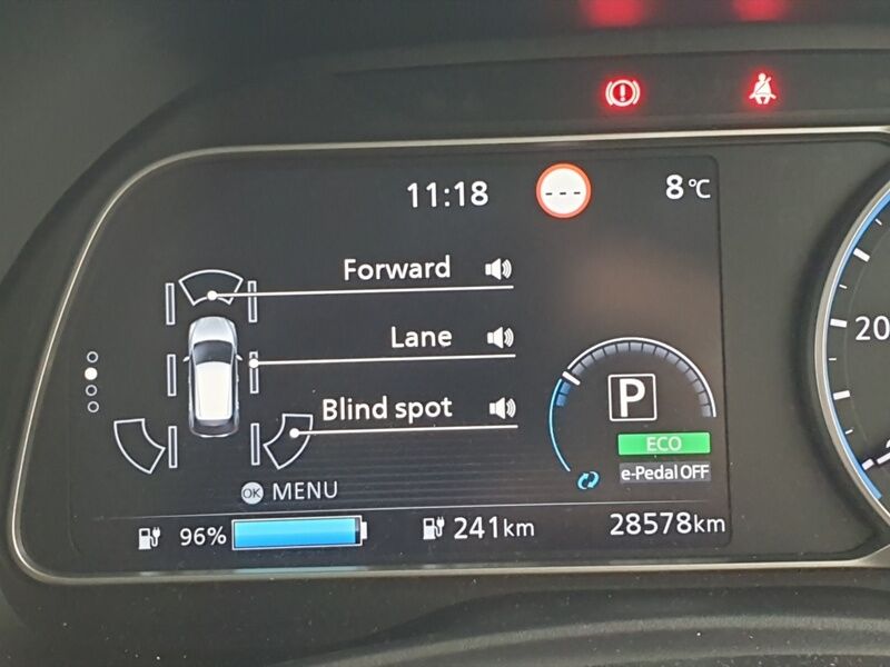 More views of Nissan Leaf