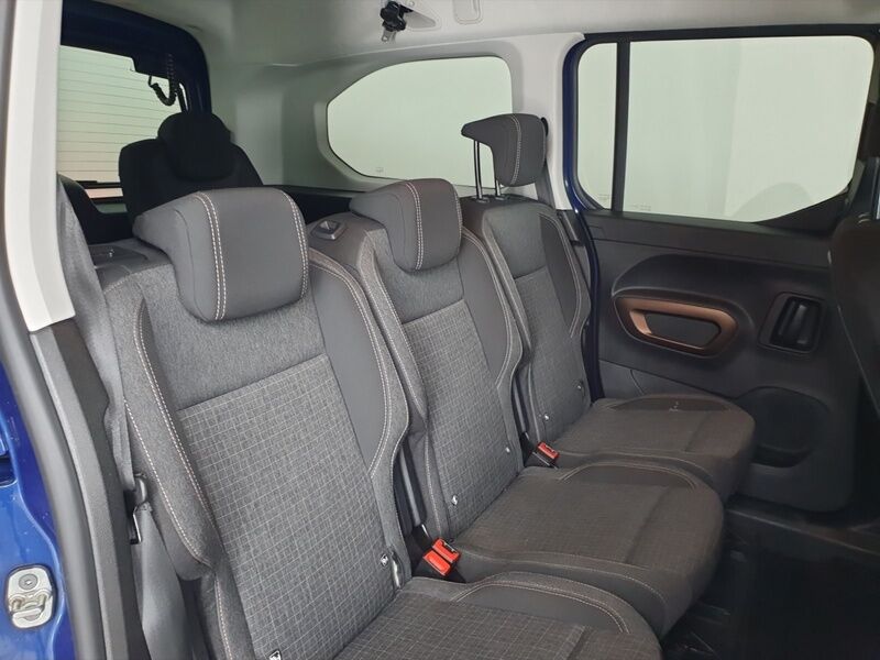 More views of Peugeot Rifter