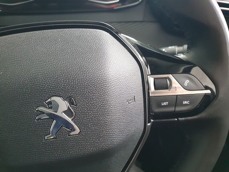 More views of Peugeot 2008