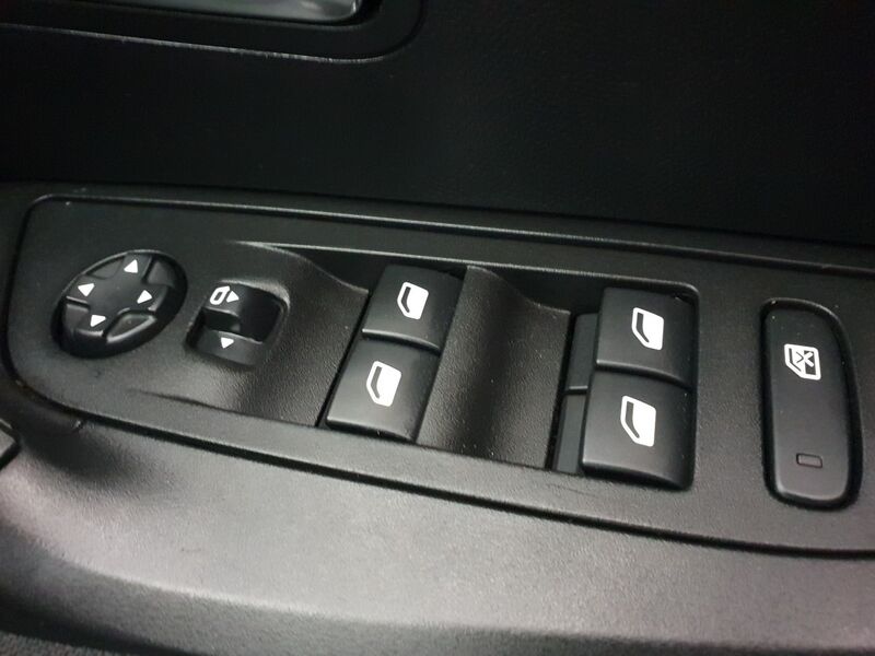 More views of Peugeot 2008