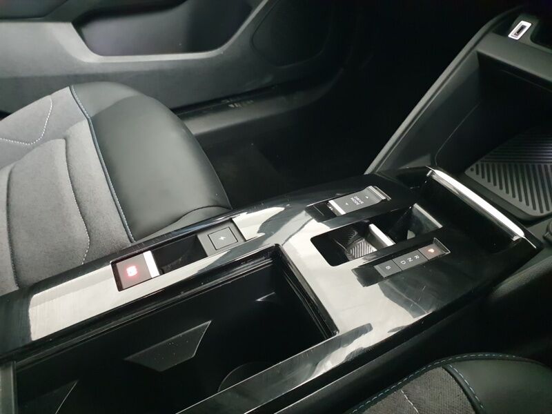 More views of Citroen e-C4