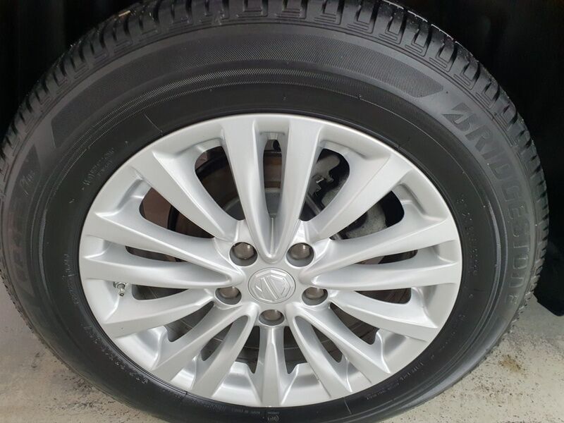 More views of MG MG5