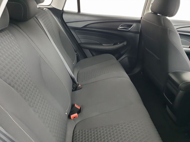 More views of MG MG5