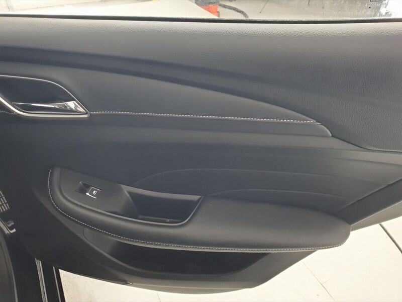 More views of MG MG5