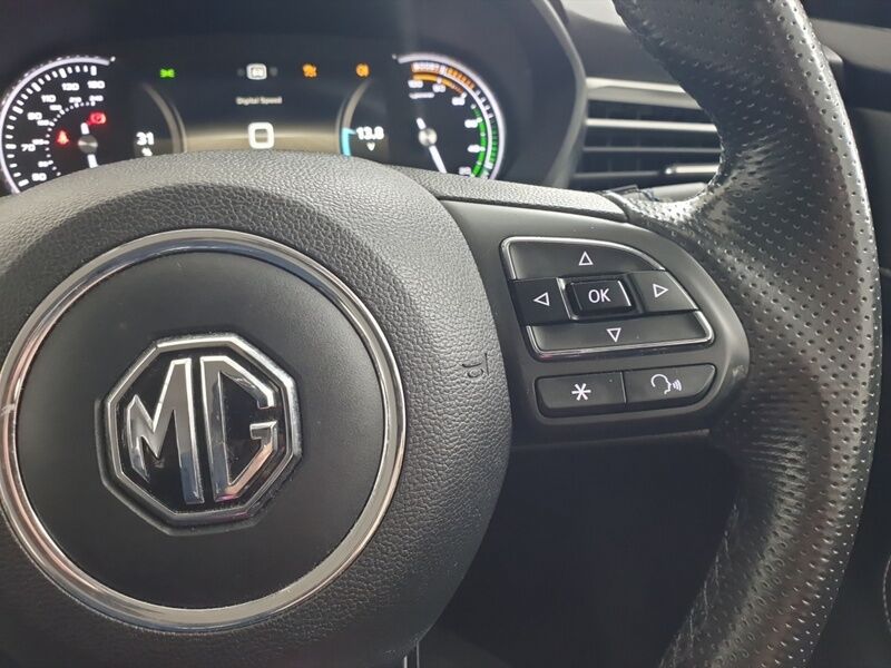 More views of MG MG5