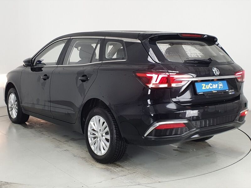 More views of MG MG5