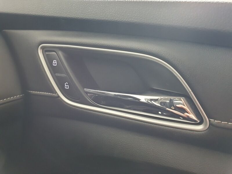 More views of MG MG5