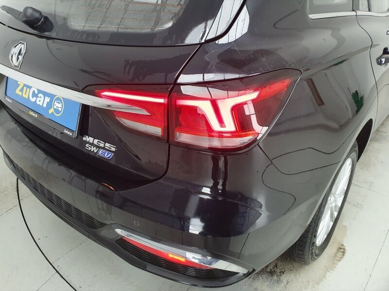 More views of MG MG5