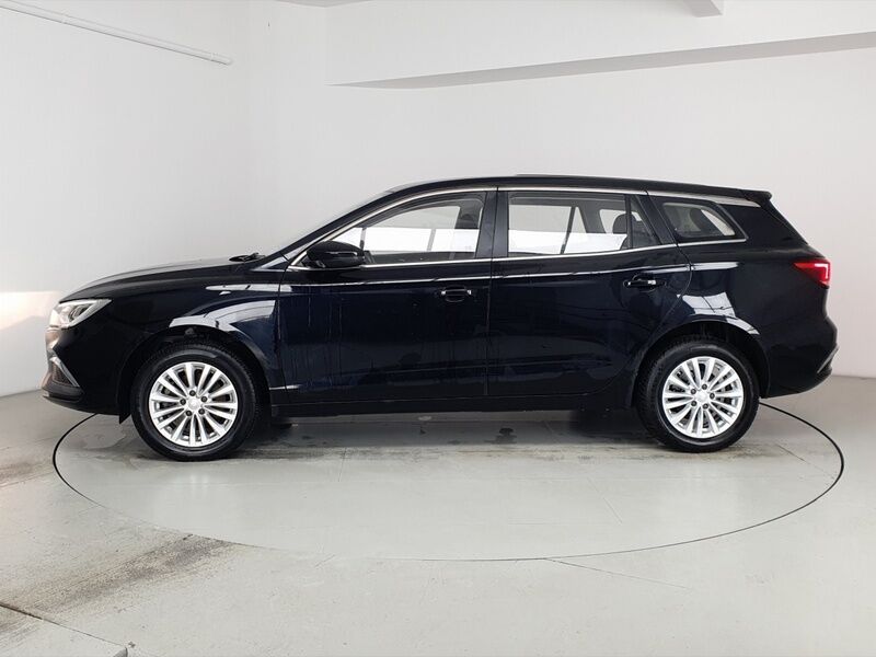 More views of MG MG5