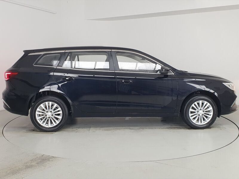 More views of MG MG5