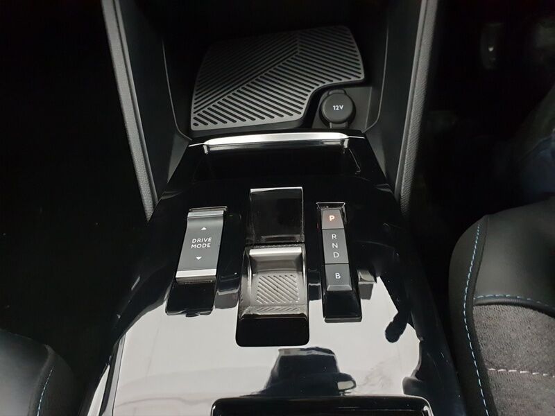 More views of Citroen e-C4 X