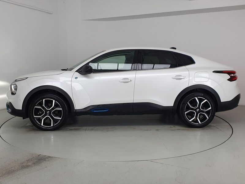 More views of Citroen e-C4 X