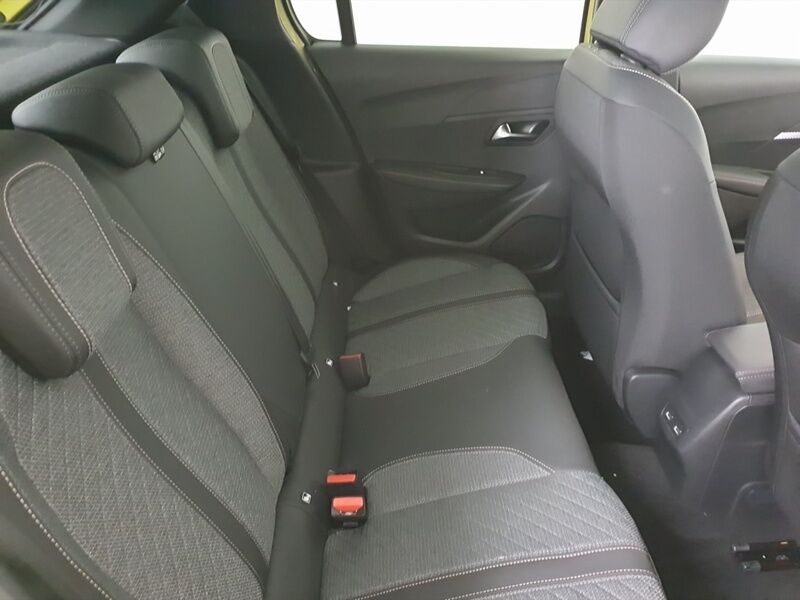 More views of Peugeot 208