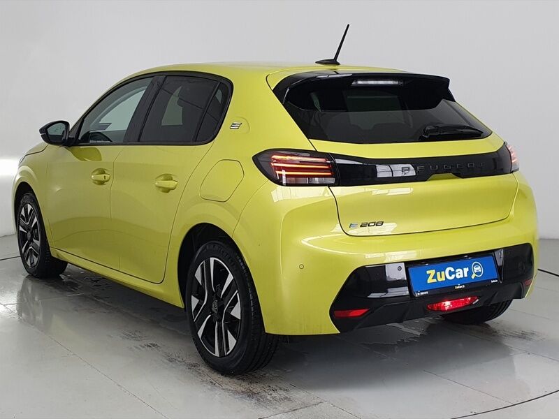 More views of Peugeot 208