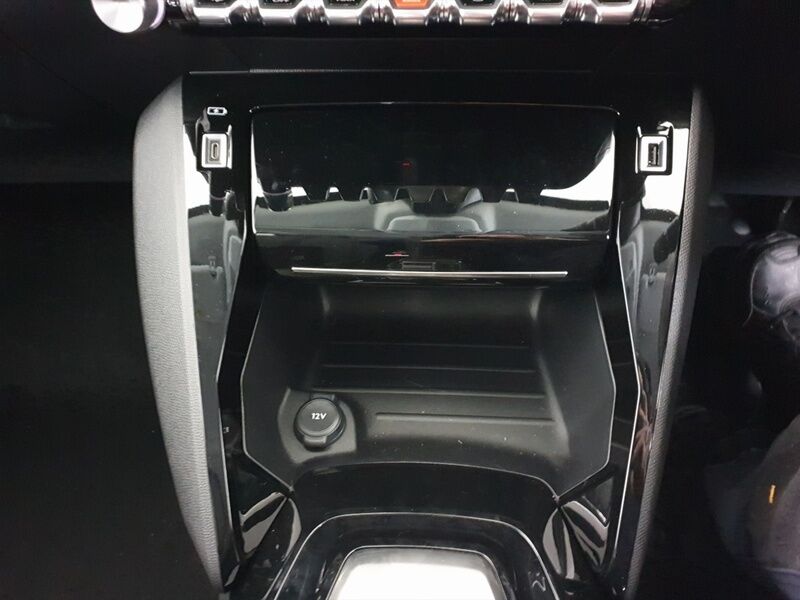 More views of Peugeot 208