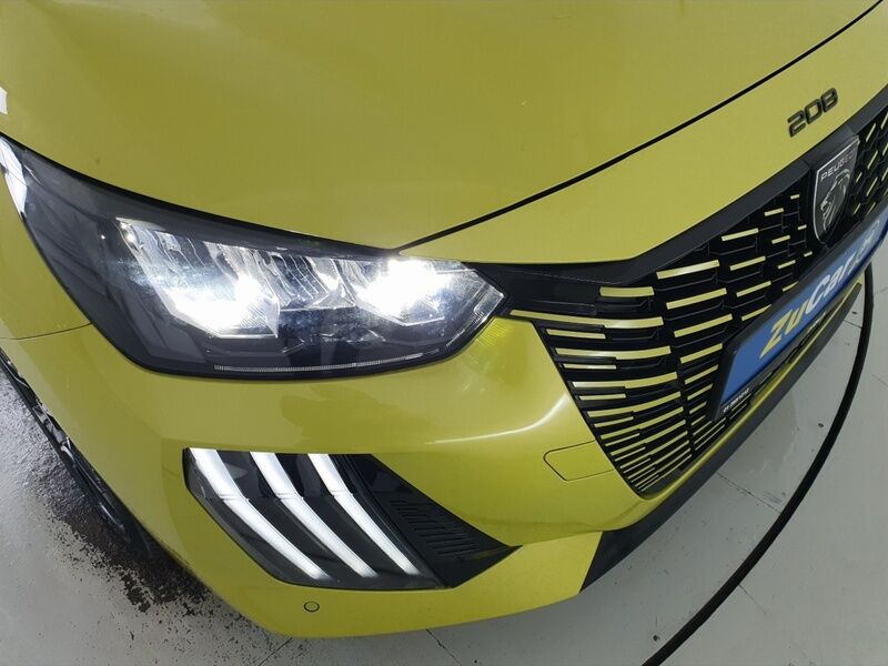 More views of Peugeot 208