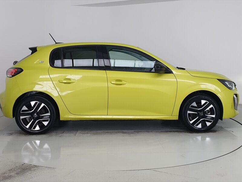 More views of Peugeot 208