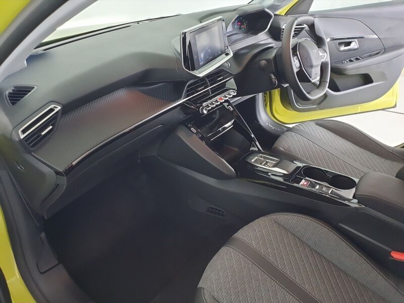 More views of Peugeot 208