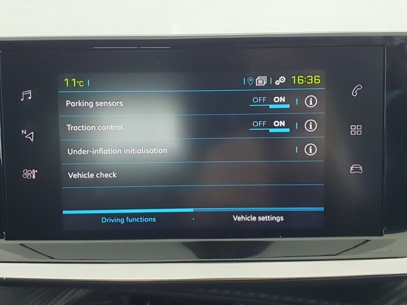 More views of Peugeot 208