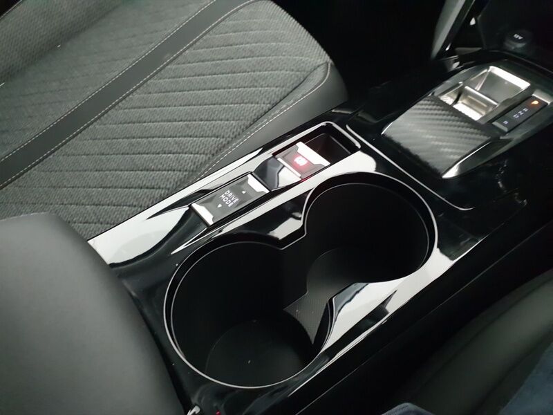 More views of Peugeot 208