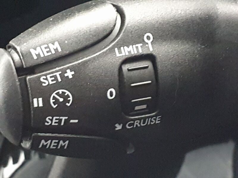 More views of Peugeot 208