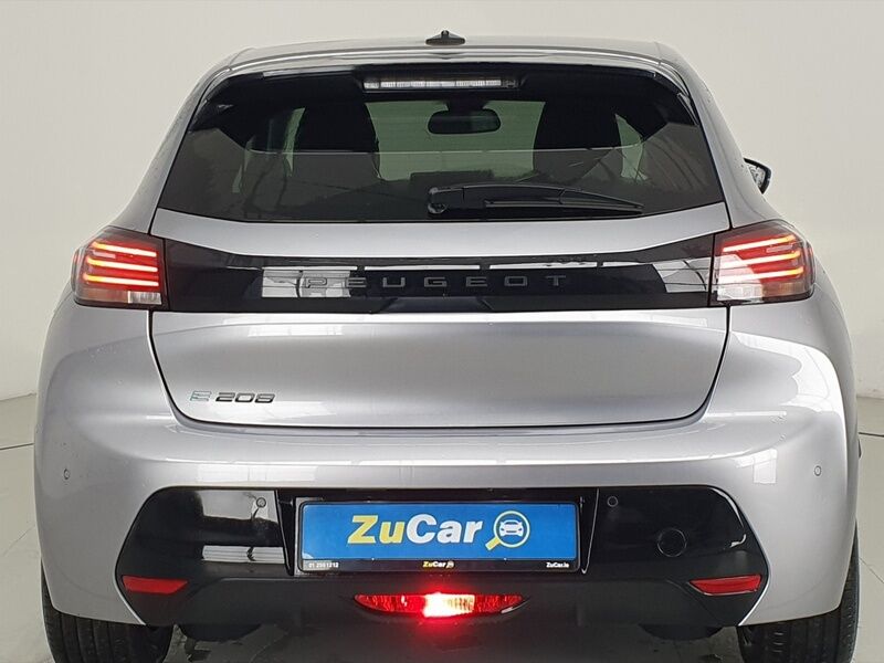 More views of Peugeot 208