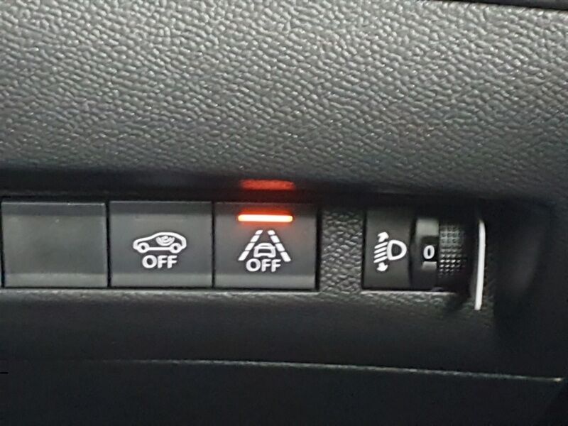 More views of Peugeot 208