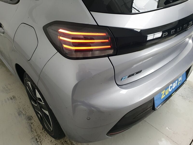 More views of Peugeot 208