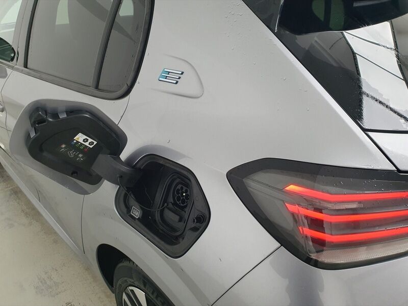 More views of Peugeot 208