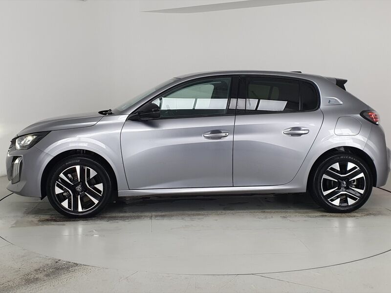 More views of Peugeot 208