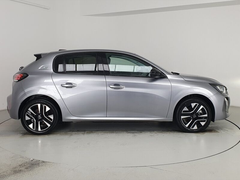 More views of Peugeot 208