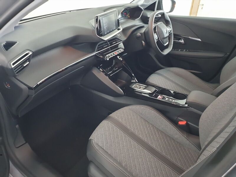 More views of Peugeot 208