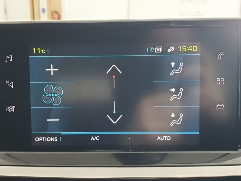 More views of Peugeot 208