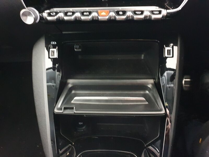 More views of Peugeot 208