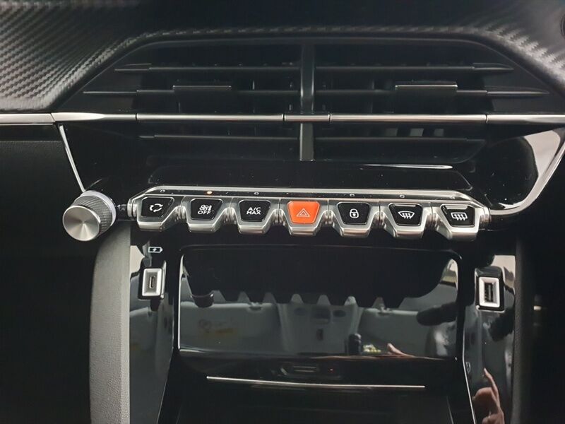 More views of Peugeot 208