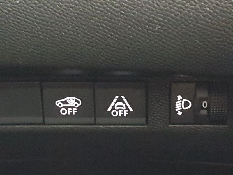 More views of Peugeot 208