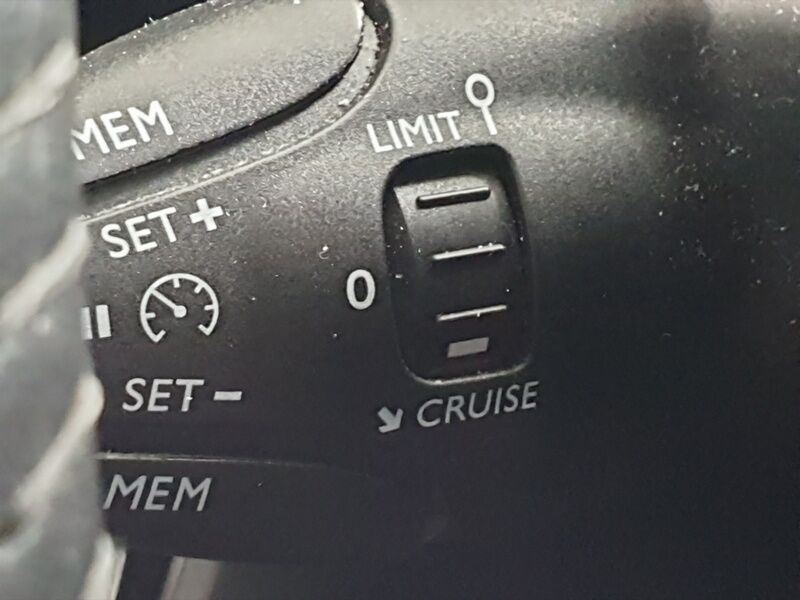 More views of Peugeot 208