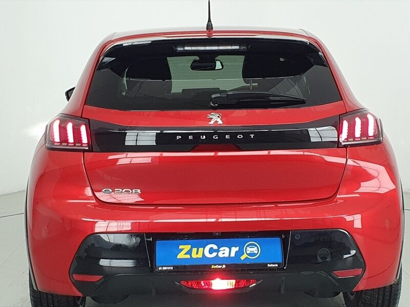 More views of Peugeot 208