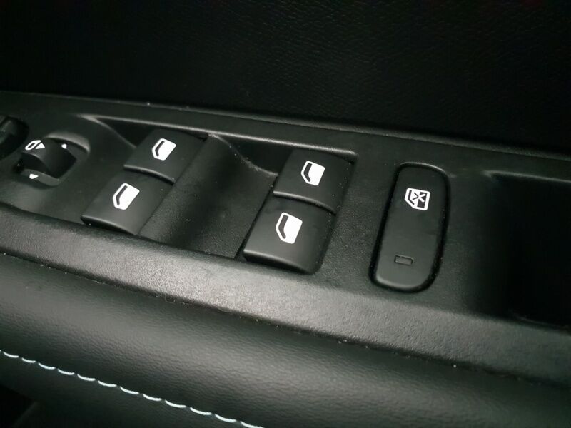 More views of Peugeot 208