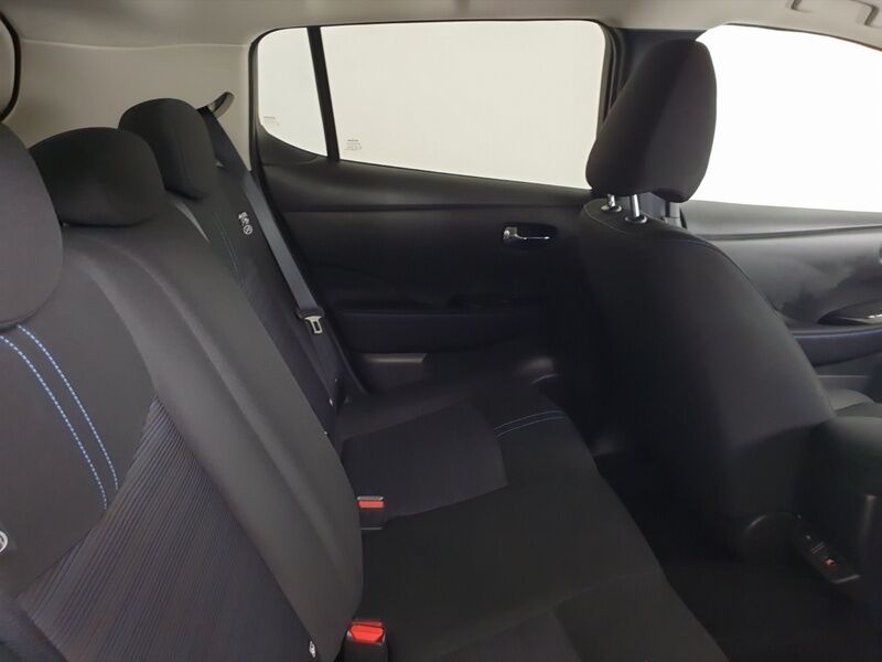 More views of Nissan Leaf