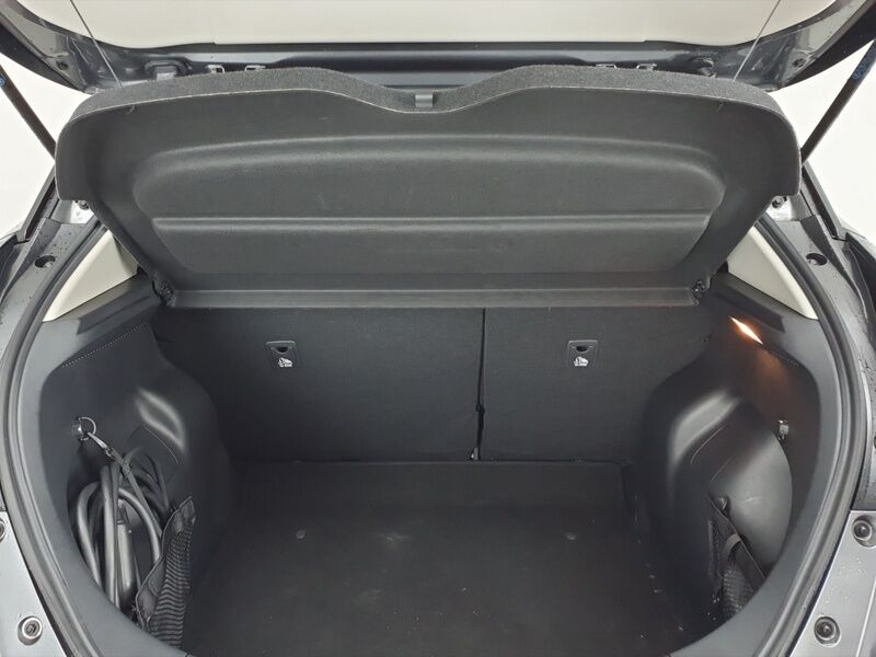 More views of Nissan Leaf