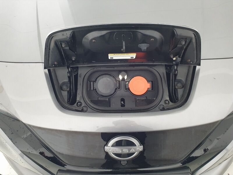More views of Nissan Leaf