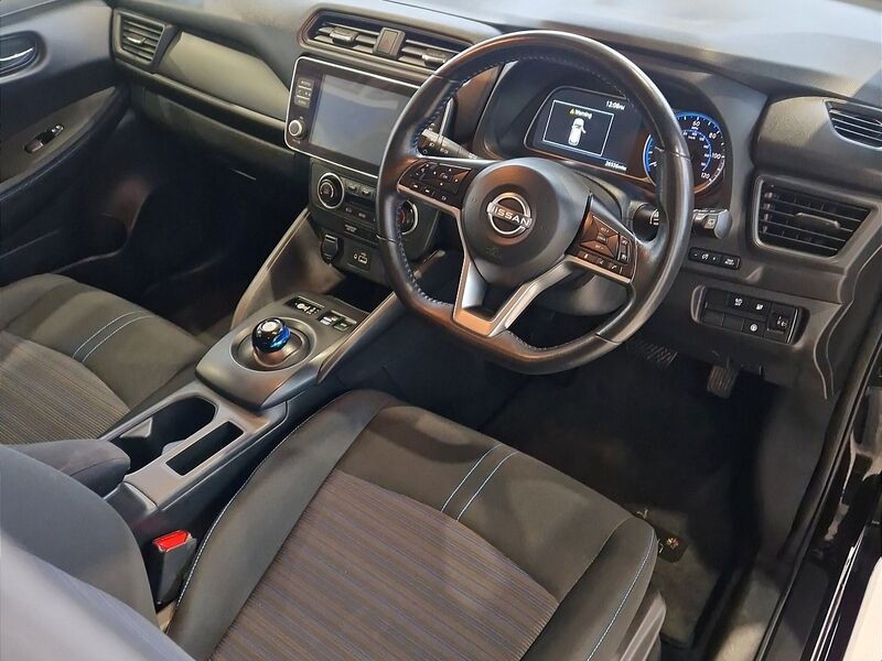 More views of Nissan Leaf