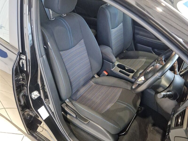 More views of Nissan Leaf