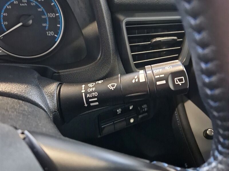 More views of Nissan Leaf