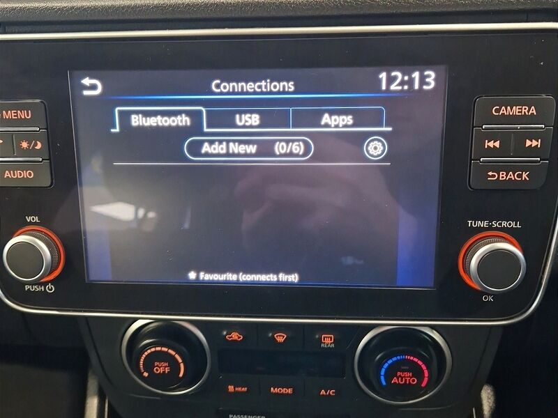 More views of Nissan Leaf