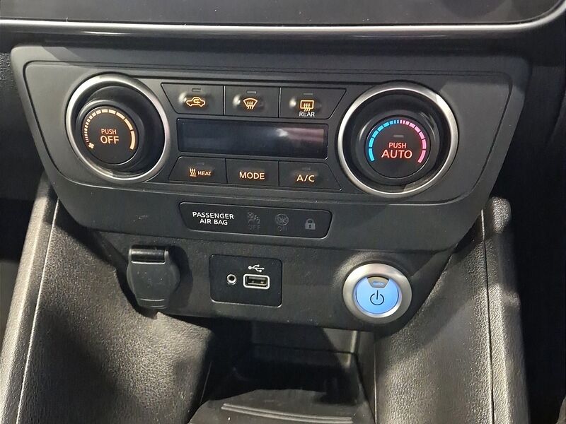 More views of Nissan Leaf