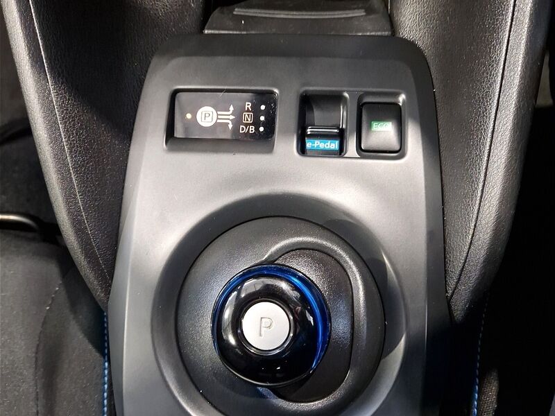 More views of Nissan Leaf